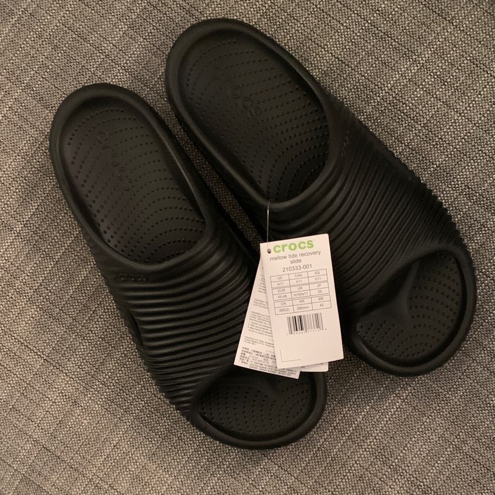 Men’s NWT Sz 11 CROCS Black Mellow Tide Recovery Slides